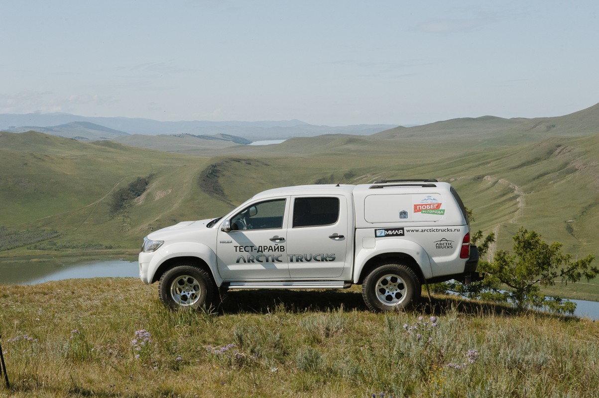 toyota hilux at33