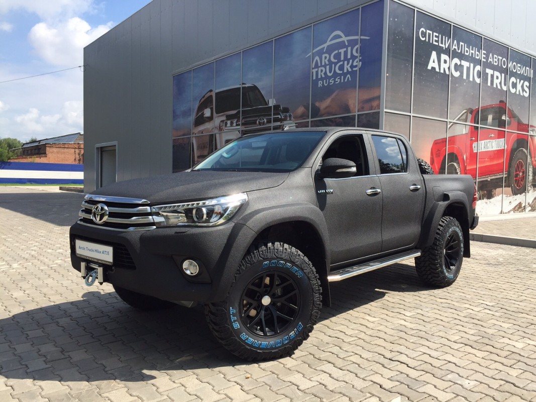 Колесо тойота хайлюкс. Toyota Hilux 2017 Tuning. Черный Тойота Хайлюкс 2016. Тойота Хайлюкс 8. Toyota Hilux 2011 off Road.